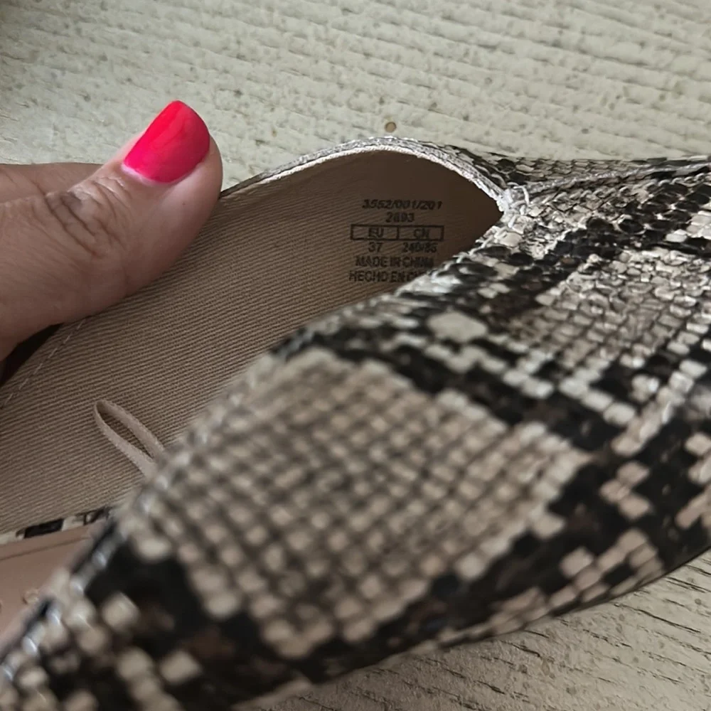 🛍️SALE🛍️ Zara Trafaluc Faux Snakeskin Flat Mules - Picture 6 of 6